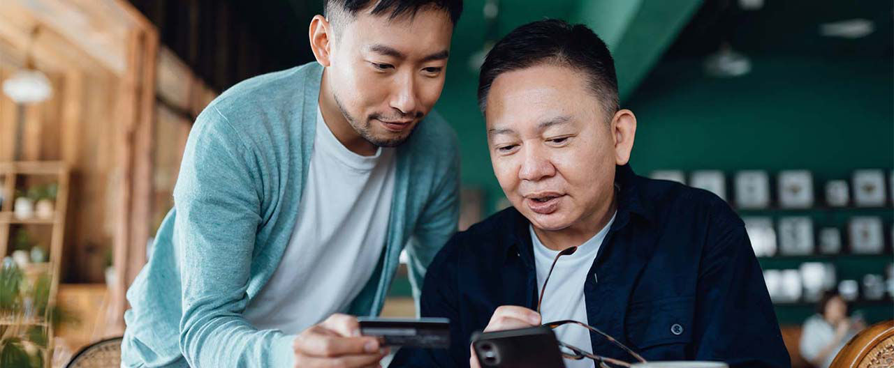 father and son online shopping