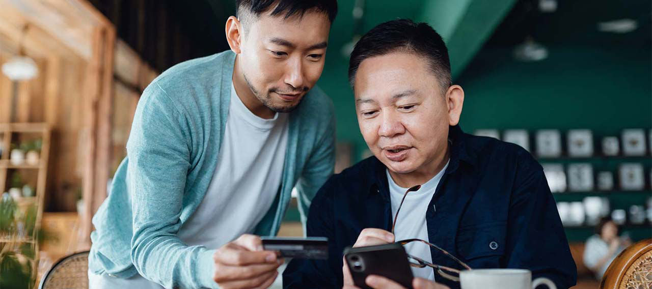 father son online shopping